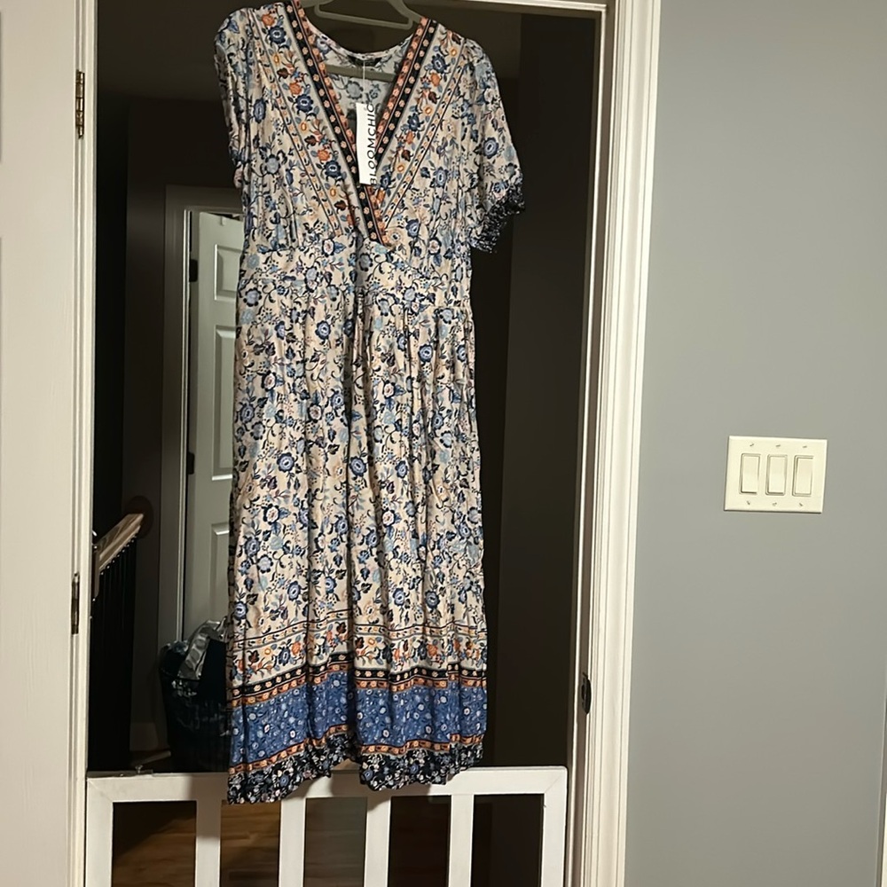 NWT bloomchic dress. Size 14-16. Super cute for fall.